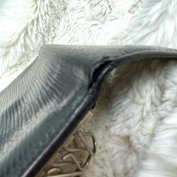 Louis Vuitton Black Epi 6-key wallet - Picture 14 of 16